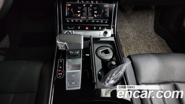 Audi A8 2023 — photo 12