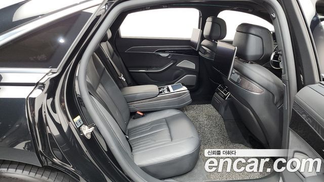 Audi A8 2023 — photo 17