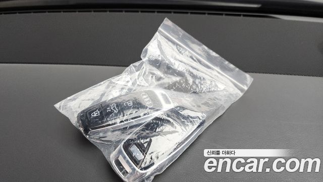 Audi A8 2023 — photo 21