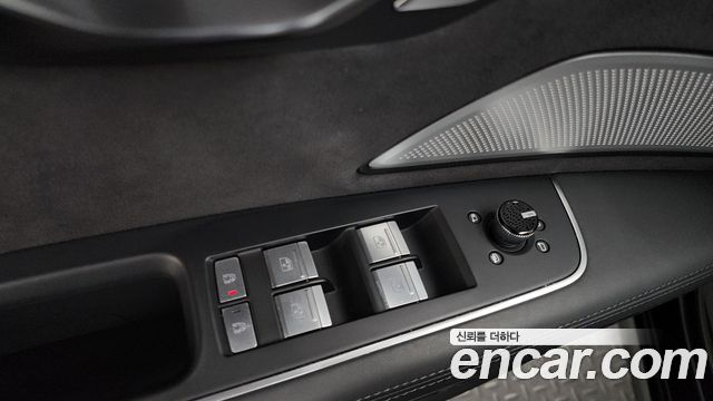 Audi A8 2023 — photo 26