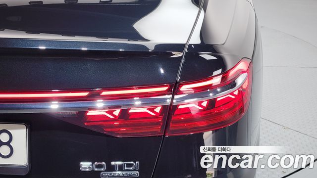 Audi A8 2023 — photo 9