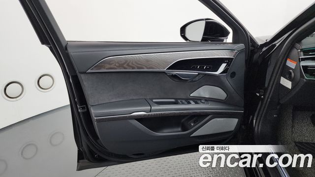 Audi A8 2023 — photo 14