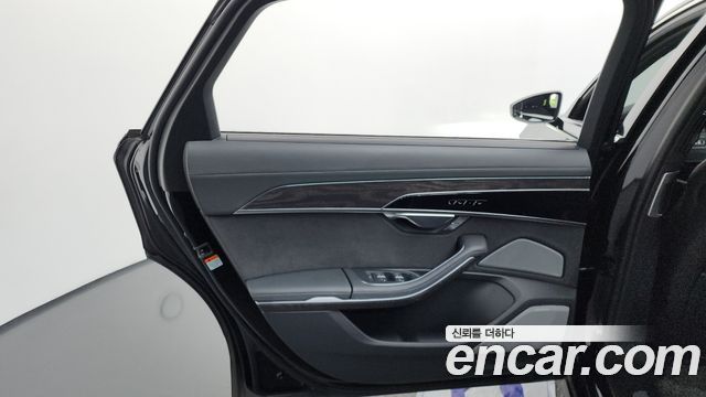 Audi A8 2023 — photo 15