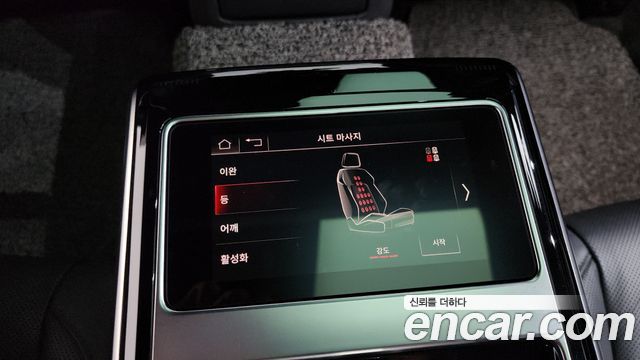 Audi A8 2023 — photo 29