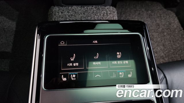 Audi A8 2023 — photo 32