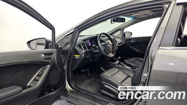 Kia K3 2013 — photo 13