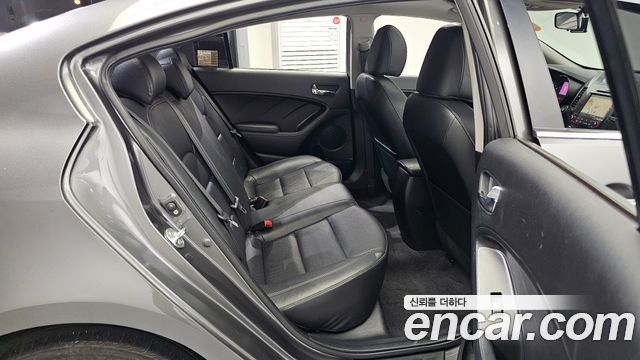 Kia K3 2013 — photo 17
