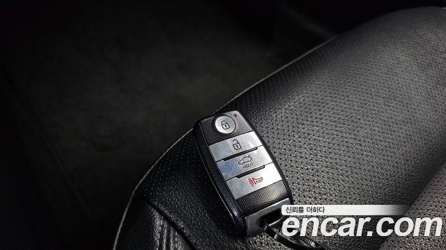Kia K3 2013 — photo 23