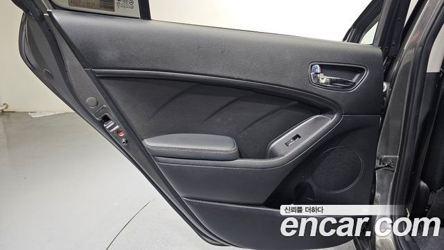 Kia K3 2013 — photo 15