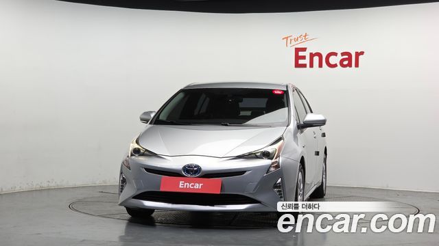 Toyota Prius 2017 — photo 3