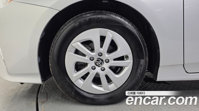 Toyota Prius 2017 — photo 5