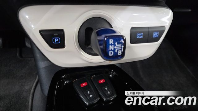 Toyota Prius 2017 — photo 9