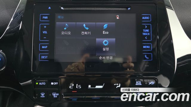 Toyota Prius 2017 — photo 14