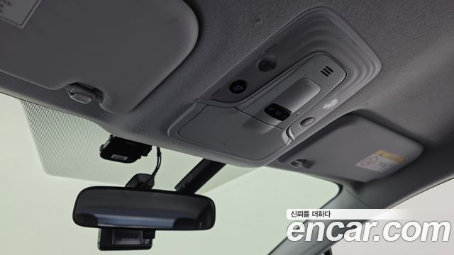 Toyota Prius 2017 — photo 17