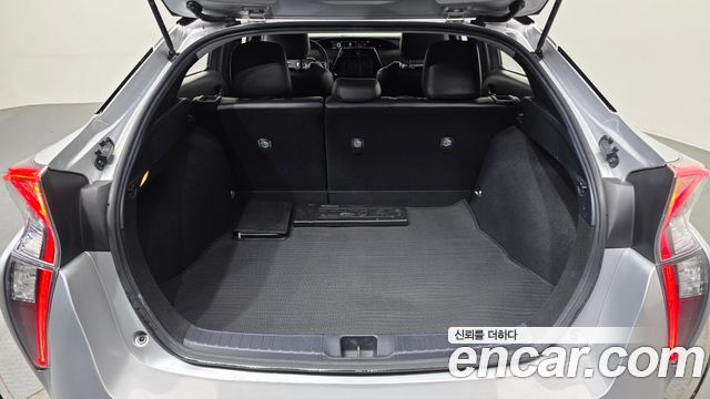 Toyota Prius 2017 — photo 20