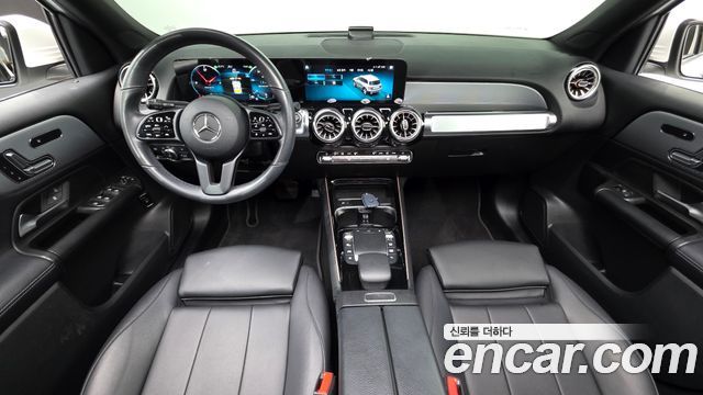 Mercedes-Benz GLB-Class 2021 — photo 10