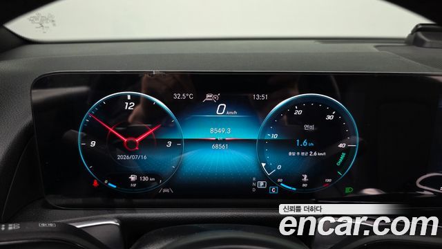 Mercedes-Benz GLB-Class 2021 — photo 11