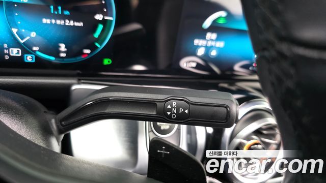 Mercedes-Benz GLB-Class 2021 — photo 12
