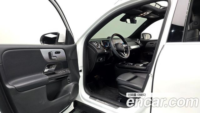 Mercedes-Benz GLB-Class 2021 — photo 13