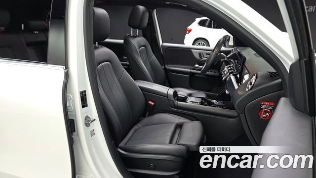 Mercedes-Benz GLB-Class 2021 — photo 17