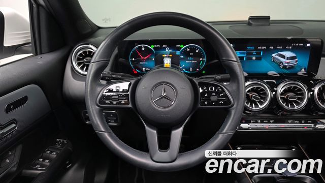 Mercedes-Benz GLB-Class 2021 — photo 19