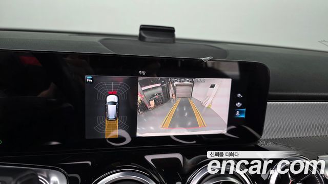 Mercedes-Benz GLB-Class 2021 — photo 20