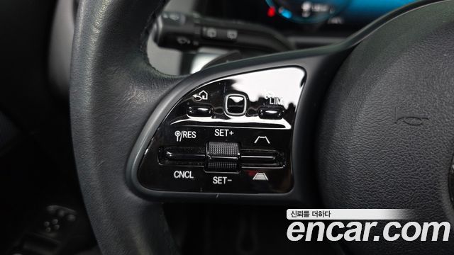 Mercedes-Benz GLB-Class 2021 — photo 21