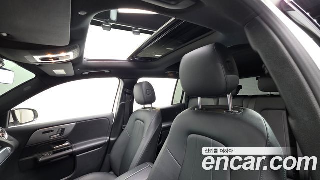 Mercedes-Benz GLB-Class 2021 — photo 22