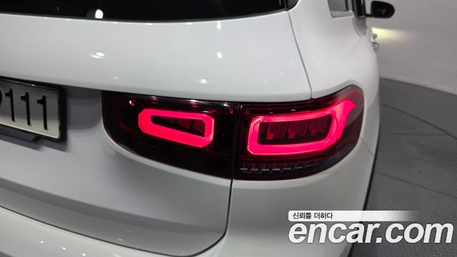 Mercedes-Benz GLB-Class 2021 — photo 9