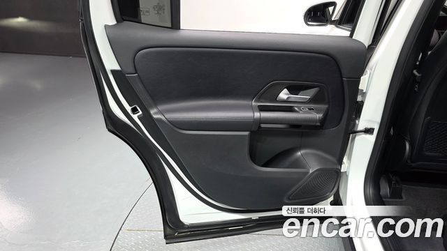 Mercedes-Benz GLB-Class 2021 — photo 15