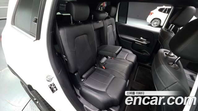 Mercedes-Benz GLB-Class 2021 — photo 16