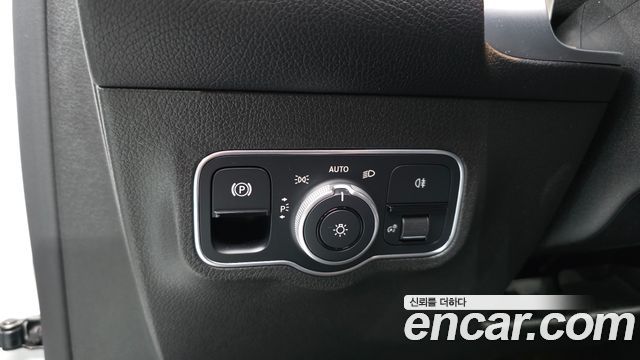 Mercedes-Benz GLB-Class 2021 — photo 28
