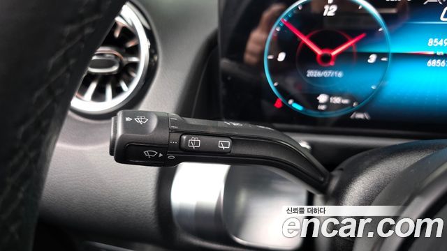 Mercedes-Benz GLB-Class 2021 — photo 30