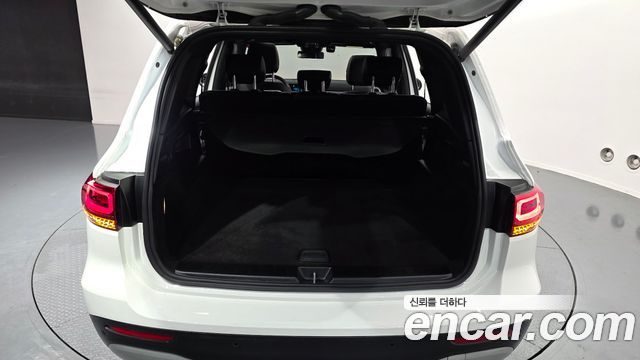 Mercedes-Benz GLB-Class 2021 — photo 33