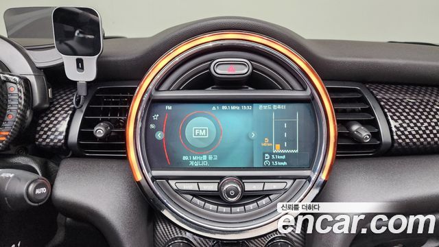 Mini Cooper Convertible 2016 — photo 12