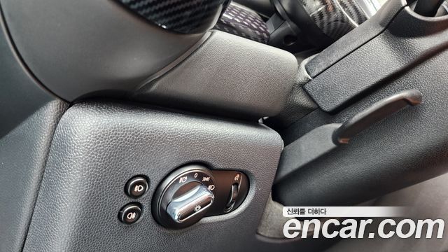 Mini Cooper Convertible 2016 — photo 17