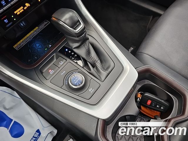 Toyota RAV4 2019 — photo 9