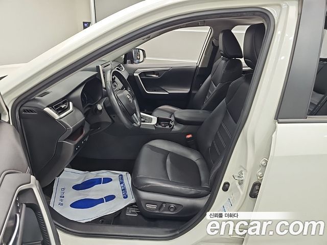 Toyota RAV4 2019 — photo 10