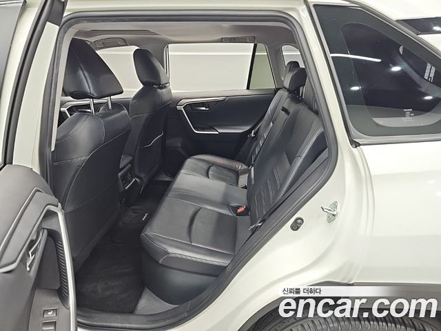 Toyota RAV4 2019 — photo 11