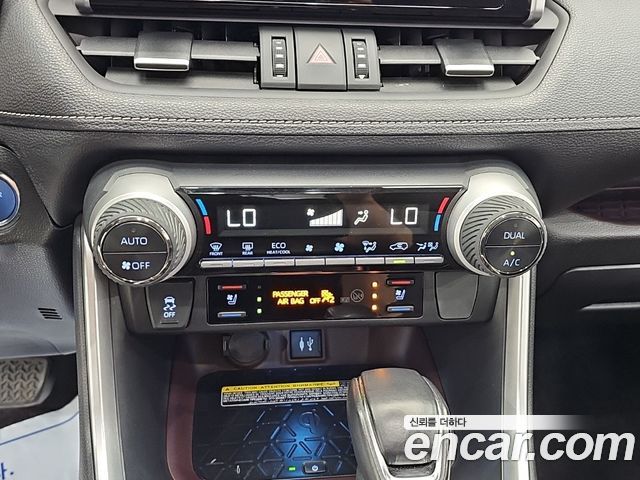Toyota RAV4 2019 — photo 18