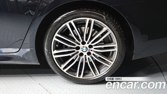 BMW 5-Series 2019 — photo 5
