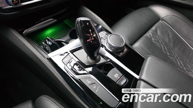 BMW 5-Series 2019 — photo 12