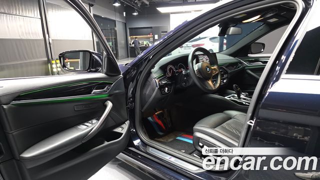 BMW 5-Series 2019 — photo 13