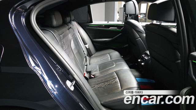 BMW 5-Series 2019 — photo 18