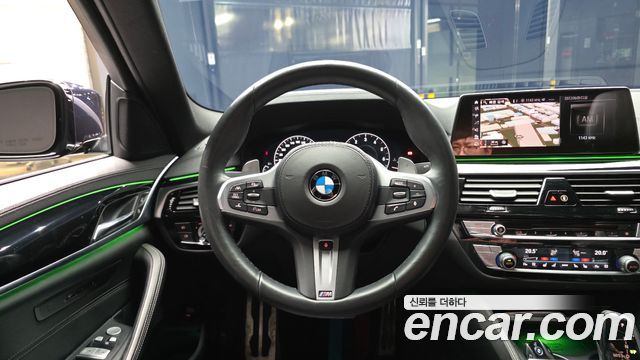 BMW 5-Series 2019 — photo 20