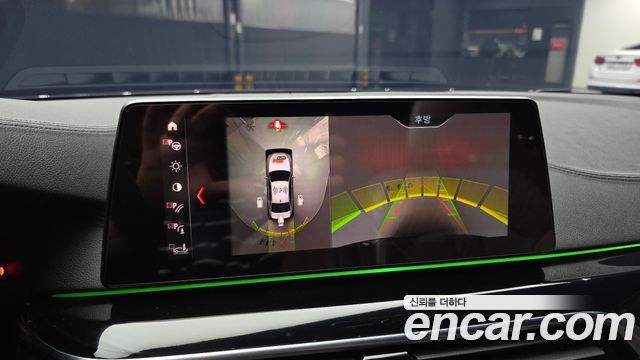 BMW 5-Series 2019 — photo 21