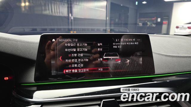 BMW 5-Series 2019 — photo 23