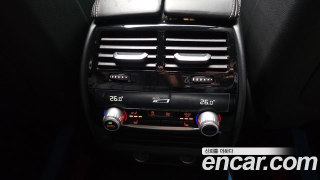 BMW 5-Series 2019 — photo 26