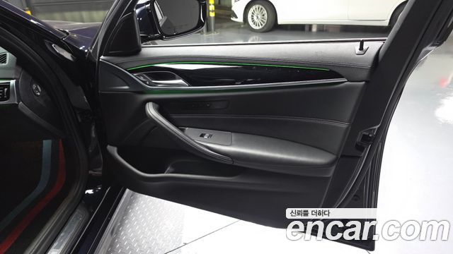 BMW 5-Series 2019 — photo 14
