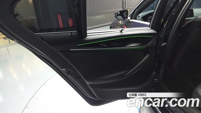 BMW 5-Series 2019 — photo 15